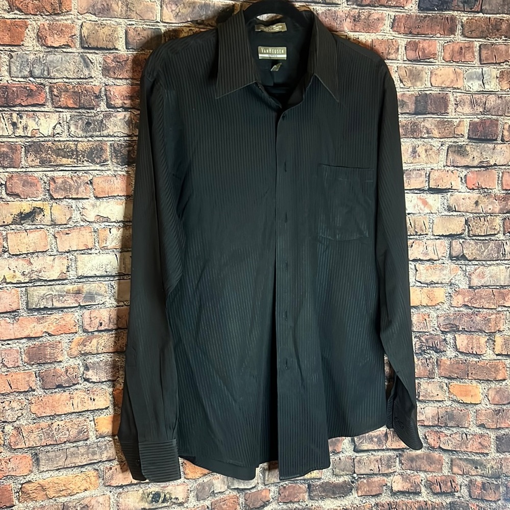 Men’s large VanHeusen long sleeve button down. Black w/ black pinstripe